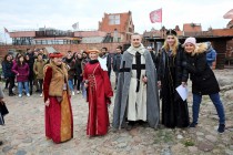 Spotkanie wielkanocne studentów programu Erasmus w ruinach zamku krzyżackiego (12.04.2019) [fot. Andrzej Romański]